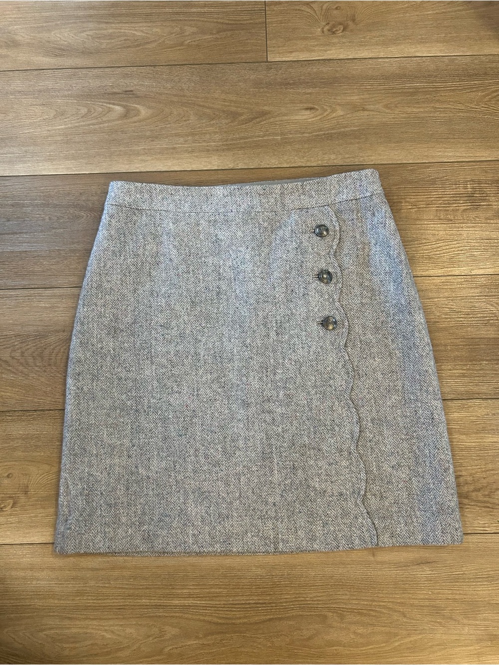 Talbots Wool Blend Herringbone Skirt Size 8 Button Detail Gray Tweed